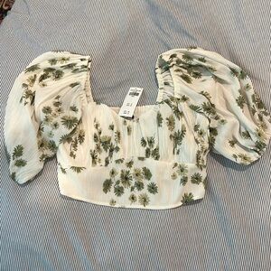 NWT Abercrombie floral crop top with puff sleeves